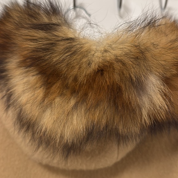 Vintage 1970’s James Bay Wool Coat w/Fur Hood & Leather Trim - Picture 10 of 12